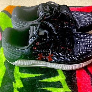 NEW UA sneakers. Cute!!!absolutely mint condition.  Mens size 11